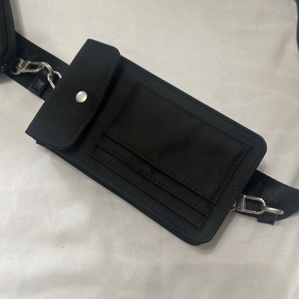Fabletics Cross Body/Belt Strap Fanny Pack